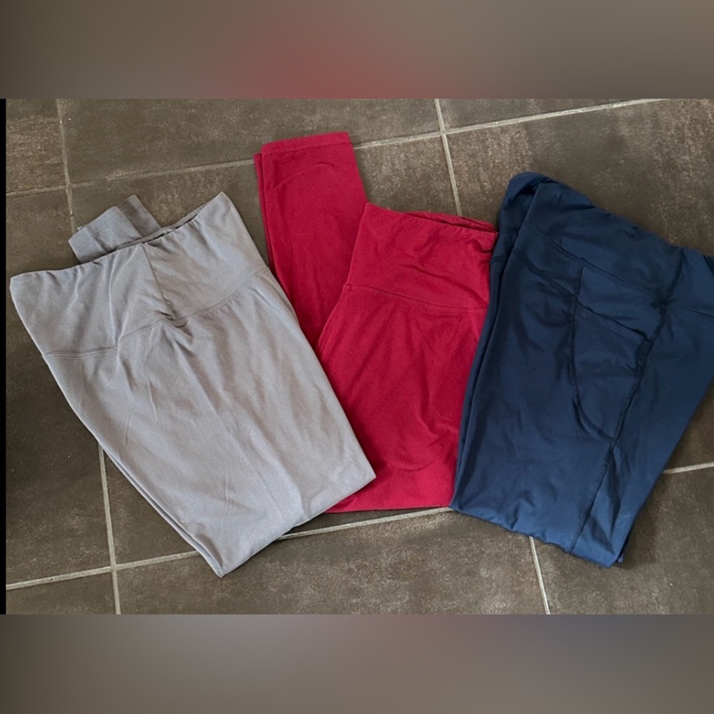 Lots / Bundle Women’s Leggings Gray, Red, and Blue
All in great condition!